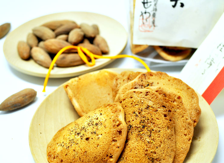 かやの実せんべい かやの実せんべい